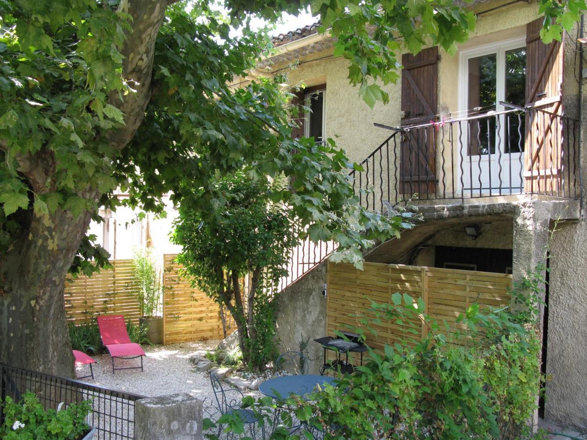 Location& Gites Sarrians Esterno foto