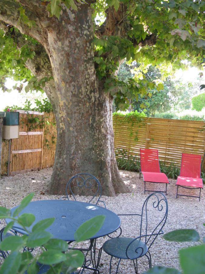 Location& Gites Sarrians Esterno foto